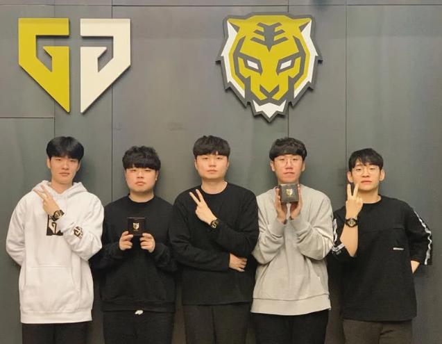 他的坚韧和 他的坚韧和