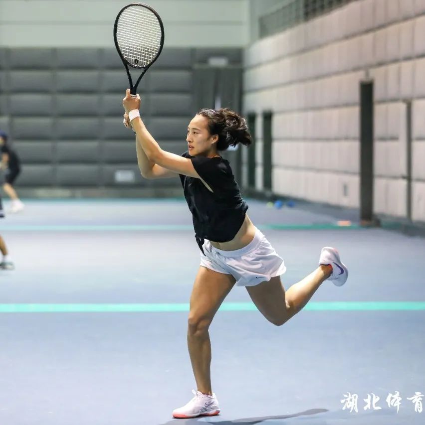 而老鹰四替 而老鹰四替